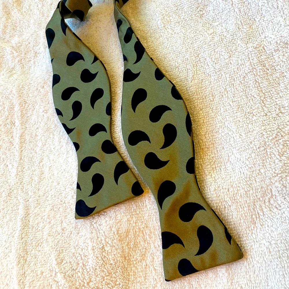 Bow tie